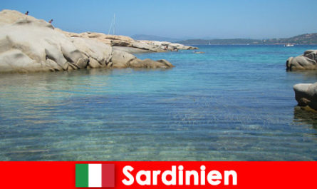 Sardunya İtalya yabancılara deniz, kum ve saf güneş sunuyor