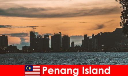 Tatilciler saf rahatlama için Hedef Penang Adası Malezya