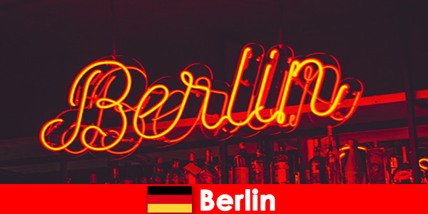 En iyi telekızlarla bir kafede bir toplantıda Berlin'de eskort deneyimini yaşayın