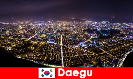 Yabancılar, Güney Kore Daegu'daki çok çeşitli yiyeceklerin bulunduğu gece pazarını seviyor