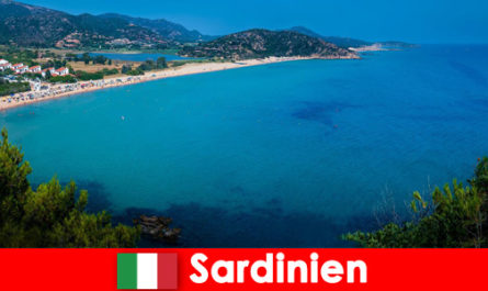 Sardunya İtalya'da muhteşem plajlar turistleri bekliyor