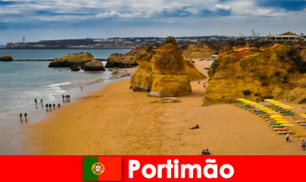 Portimão Portekiz'de parti tatilcileri için çok sayıda kulüp ve bar