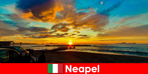 Napoli İtalya'da en güzel akşam gün batımlarının tadını çıkarın