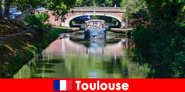 Güzel Toulouse Fransa'da bir tekne turu