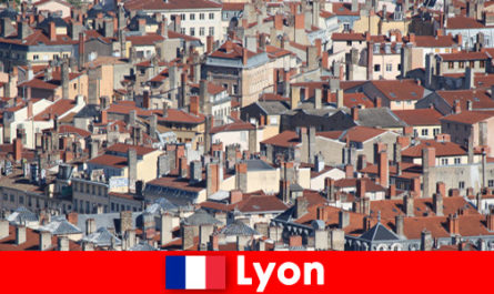Aşık turistler, Lyon Fransa'da bölgesel lezzetlerin tadını çıkarmaya davetlidir
