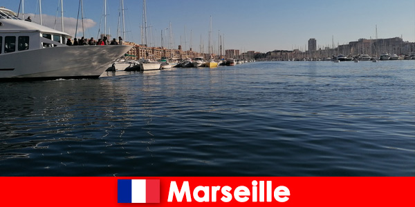 Marsilya Limanı Fransa’da turistler için lezzetli Akdeniz mutfağı