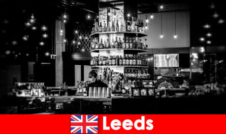 Leeds İngiltere'deki genç tatilciler için gastronomi ve gece hayatı her zaman heyecan vericidir
