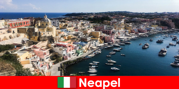 İtalya'nın kıyı kenti Napoli'deki tatiller her zaman bir deneyimdir