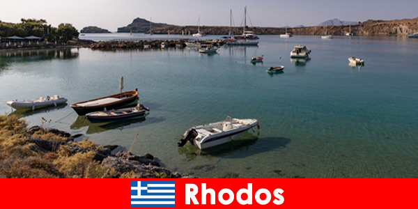 Geniş denize tekneler ile Rodos Yunanistan'da
