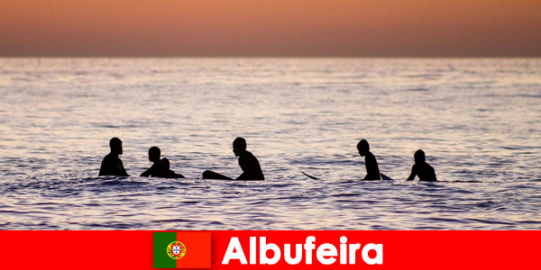 Albufeira Portekiz'de güneş deniz ve su sporları ve daha birçok teklif