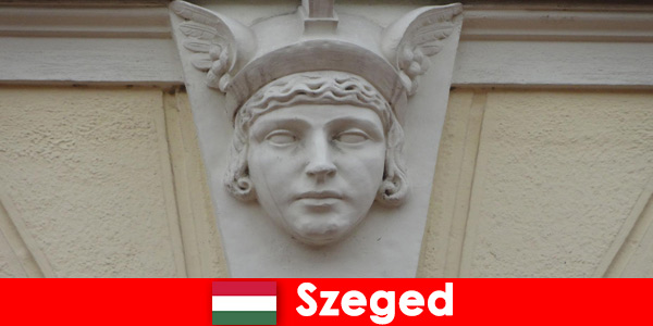 Öğrenciler Szeged Macaristan'da şehir turları sunuyor