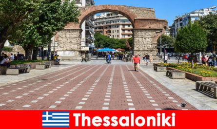 Selanik Yunanistan'da geleneksel yaşam tarzını ve tarihi binaları deneyimleyin