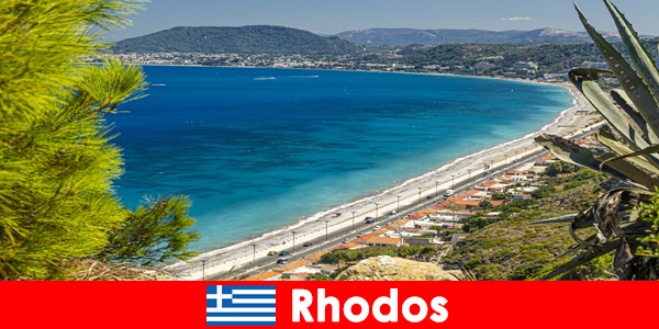 Rodos Yunanistan'da konuklar ada havasının ve muhteşem plajların tadını çıkarıyor