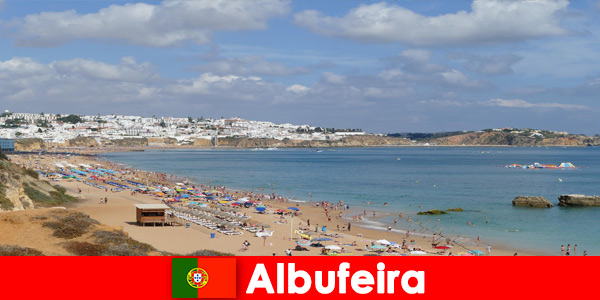 Albufeira Portekiz’deki tatilciler doğayı, denizi ve iyi yemekleri deneyimliyor