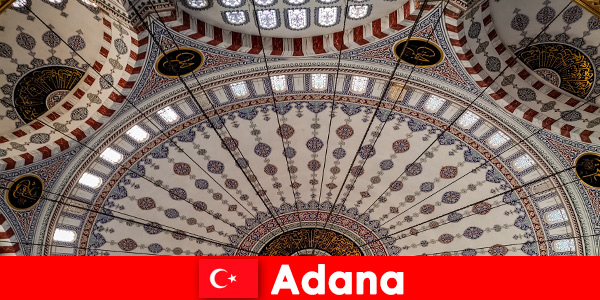 Adana'da süslü camiler her ziyaretçiye açıktır