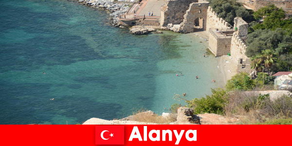 Alanya Türkiye'de muhteşem plajlar ve keşfedilecek birçok yer