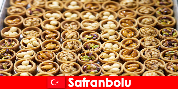 Ayrıntılı ve çeşitli tatlılar Safranbolu Türkiye'de tatili tatlandırıyor