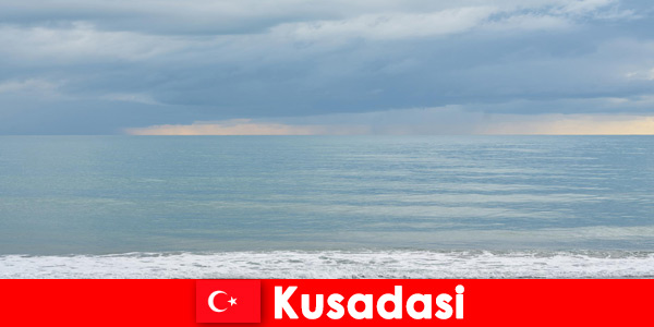 Kuşadası Türkiye mükemmel bir tatil için güzel koylara sahip bir tatil köyü