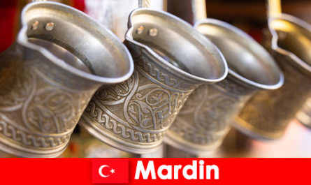 Mardin Türkiye'deki doğu pazarlarında alışveriş ve yemek