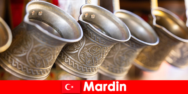 Mardin Türkiye’deki doğu pazarlarında alışveriş ve yemek