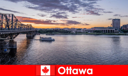 Kanada'da Ottawa'da iki dilli rehberle tur otobüsü her zaman bir deneyim