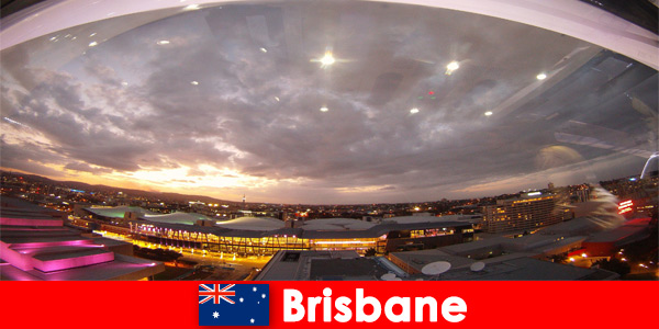 Brisbane Avustralya şehri her ziyaretçiye her yerden her zaman bir seyahat önerisi