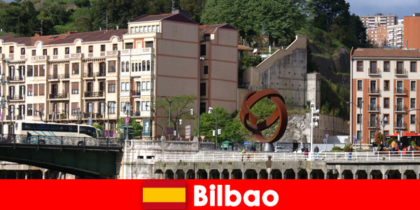 Dünyanın her yerinden kültür turistleri için Bilbao İspanya şehir gezisi