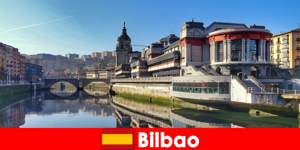 Bilbao İspanya'daki birçok turistik yere bakan şehirdeki tekne gezilerini önerin