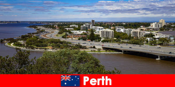 Avustralya’daki Perth, birçok turistik cazibe merkezine sahip kozmopolit bir şehirdir