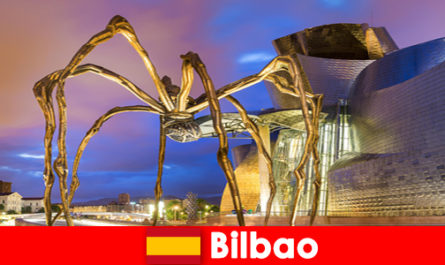 Bilbao İspanya'da küresel kültür turistleri için özel şehir molası