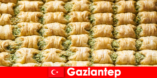 Gaziantep'te tatlı günaha ve geleneksel hamur işlerini deneyin